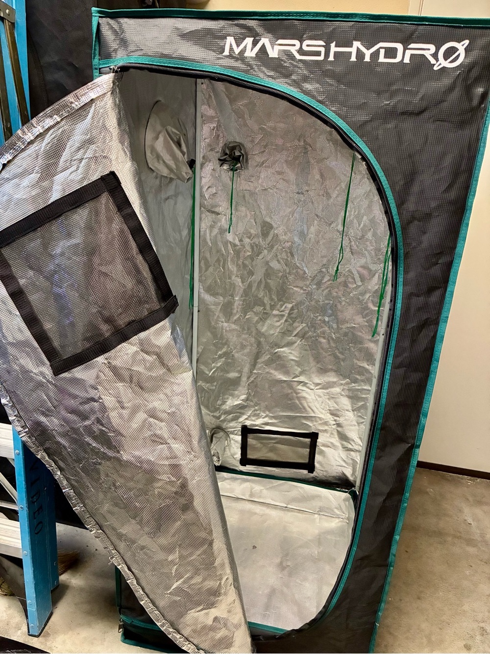 Hydroponic Indoor Garden Grow Tent - Mars Hydro 70x70x160cm ((Reflective Mylar) - Picture 10 of 14